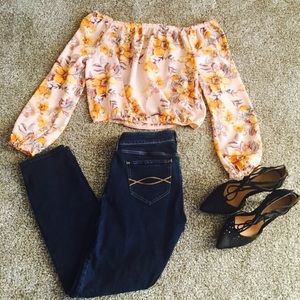Off shoulder logsleeve floral  crop top